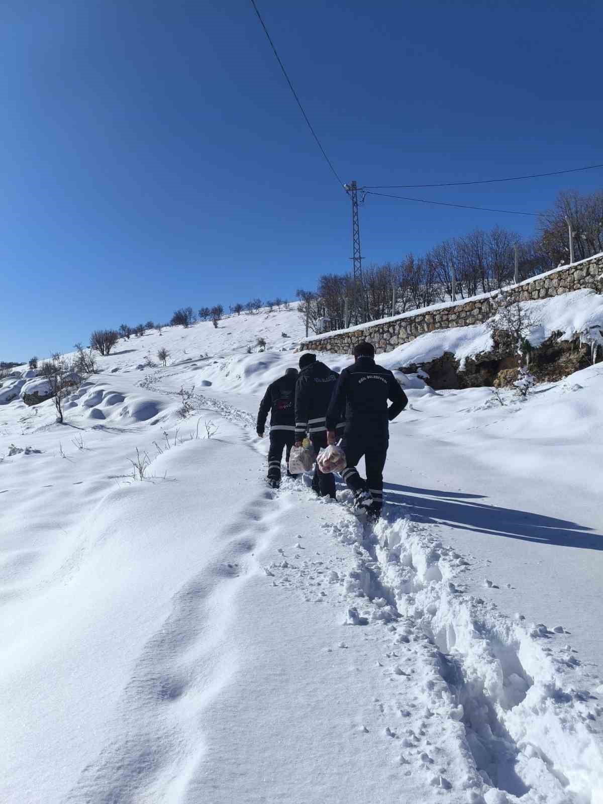 Eğil’de erzak sıkıntısı yaşayan vatandaşların ihtiyaçları giderildi
