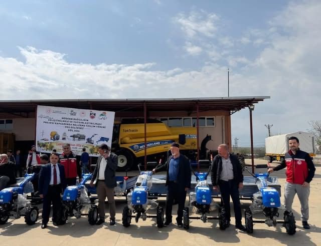 Eğil’de üreticiye makine ve ekipman desteği
