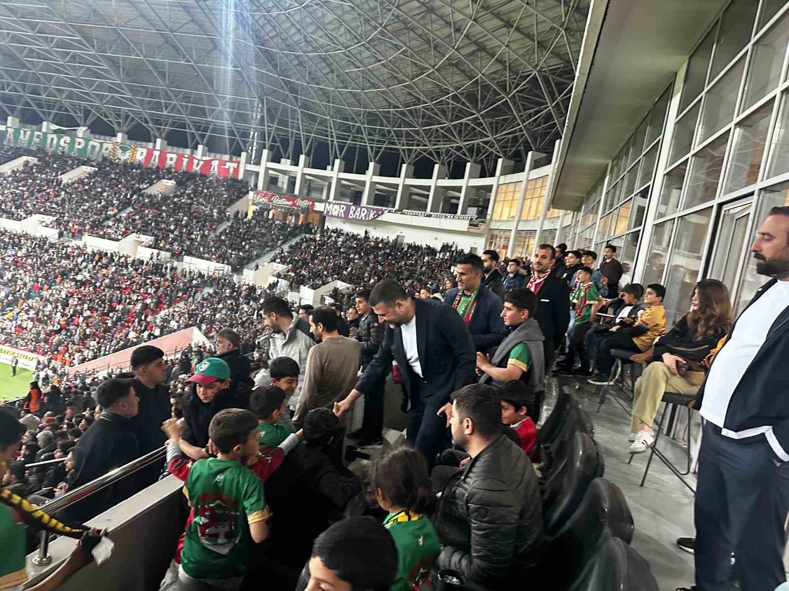 Eğil’den gelen çocuklar Amed Sportif Faaliyetler - Boluspor maçını tribünden izledi
