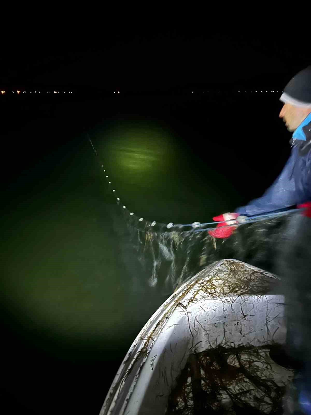 Eğirdir Gölü’nde bin 200 metre kaçak ağ ele geçirildi
