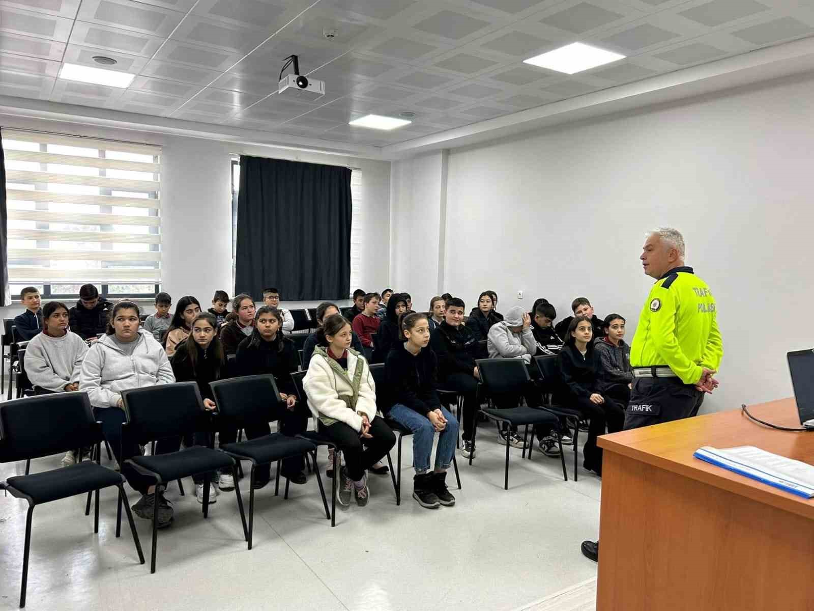 Eğirdir’de 135 öğrenciye trafik güvenliği eğitimi verildi
