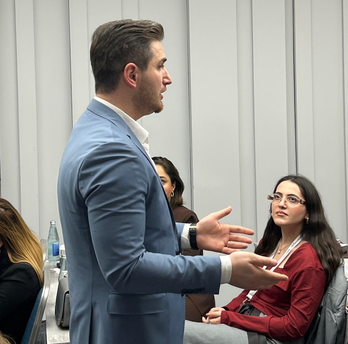 Eğitim Bilimci Paşayev’in Bakü’deki ‘Beden Dili ve Etkili İletişim’ semineri yoğun ilgi gördü
Eğitim Bilimci Paşayev’in Bakü’deki ‘Beden Dili ve Etkili İletişim’ semineri yoğun ilgi gördü