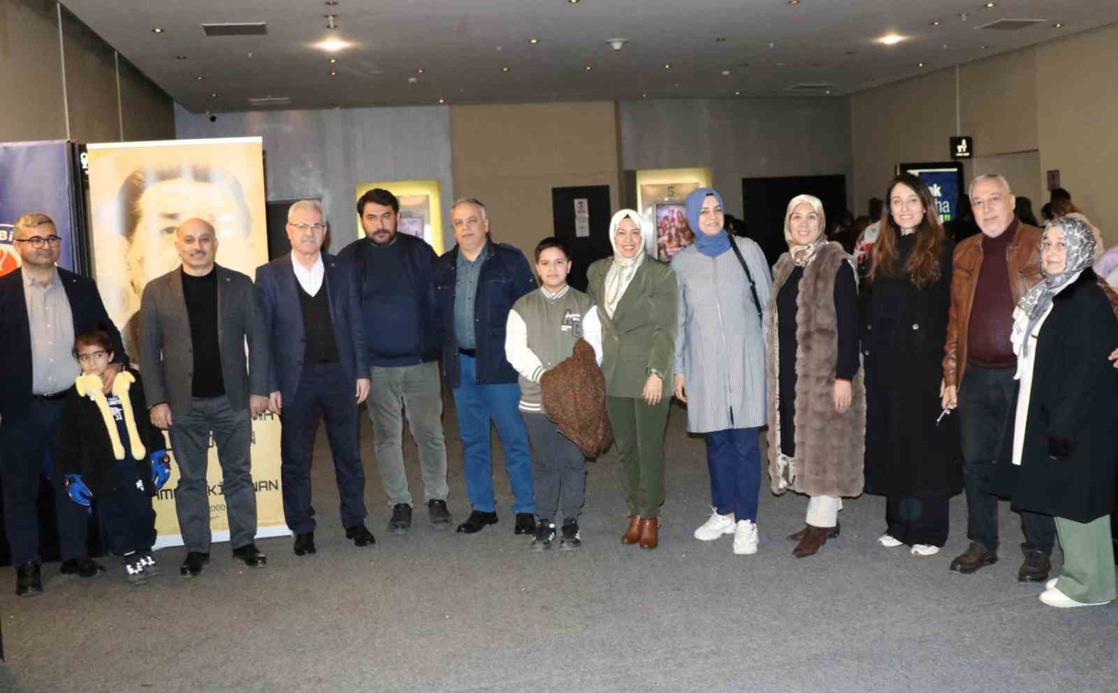 Eğitim-Bir-Sen Adana Şubesi sinema etkinliğinde buluştu
