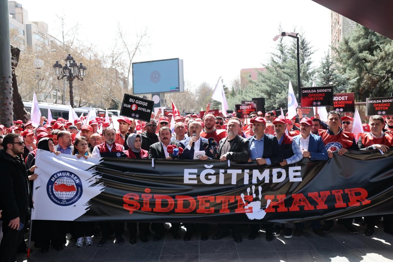 Eğitim-Bir-Sen Genel Sekreteri Yavuz: "Eğitimciler, şikayet edilen, darbedilen insanlara dönüştürüldü"
Eğitim-Bir-Sen Genel Sekreteri Yavuz: "Eğitimciler, şikayet edilen, darbedilen insanlara dönüştürüldü"