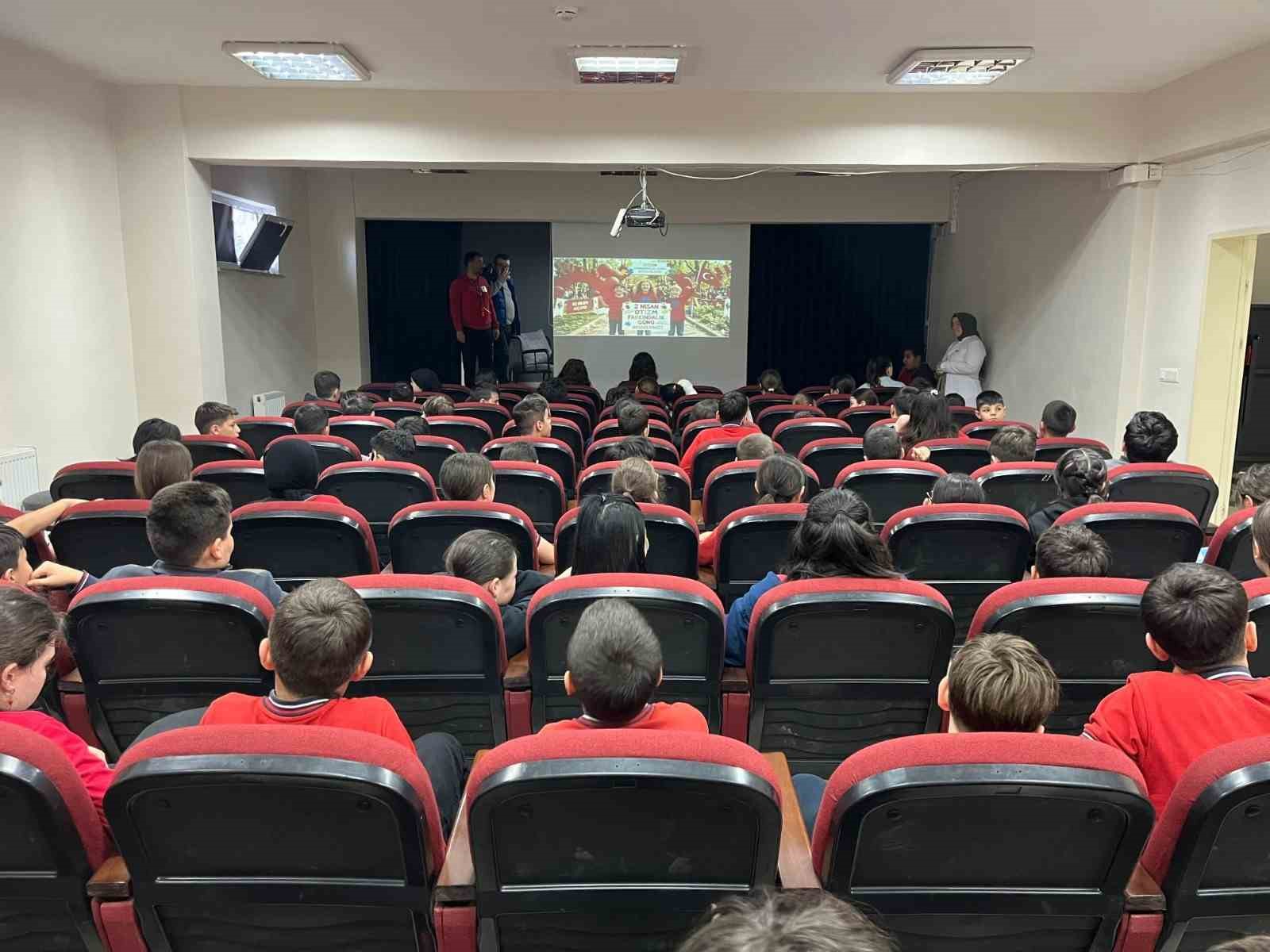 Eğitim Fakültesi’nden otizm farkındalığına katkı
