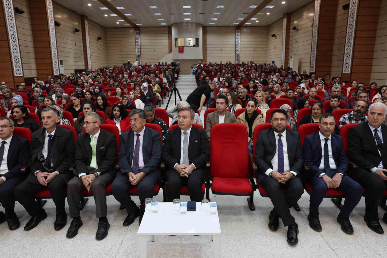 Eğitimde aile ve okul iş birliği vurgulandı
