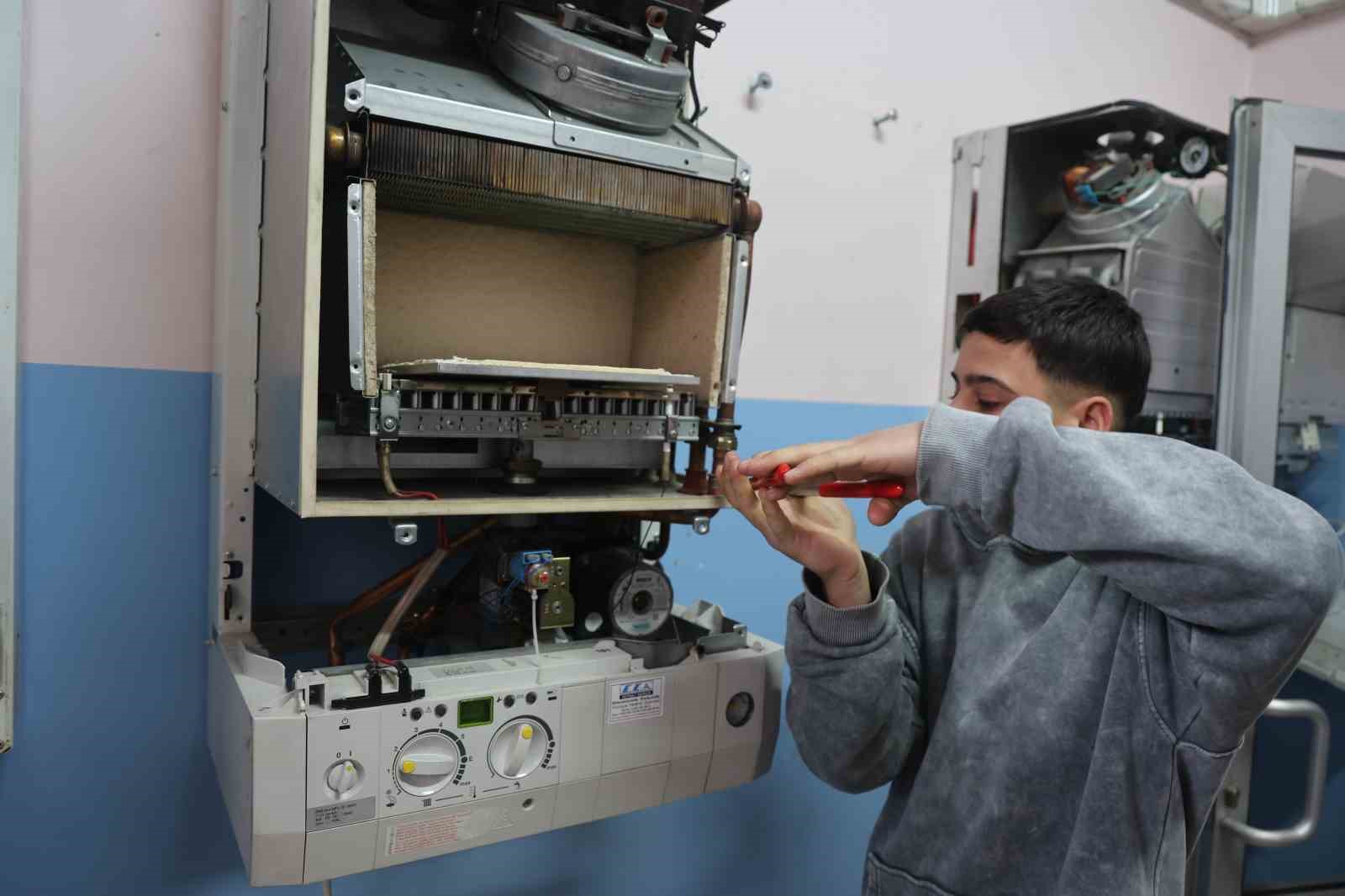 Eğitimle üretimin birleştiği okul 12 milyon ciroya ulaştı
