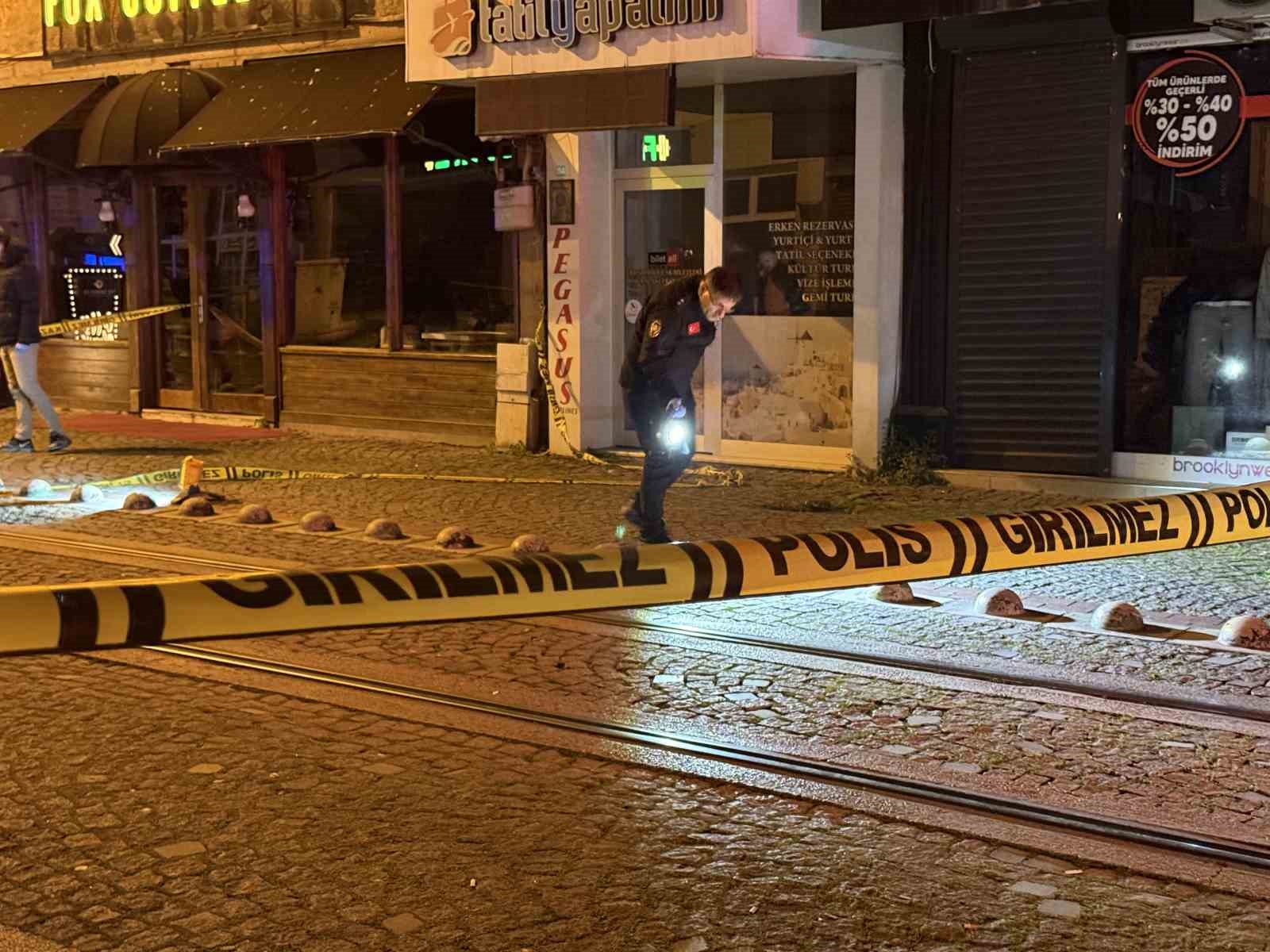 Eğlence mekanına silahlı saldırı: 2 ölü, 3 yaralı
