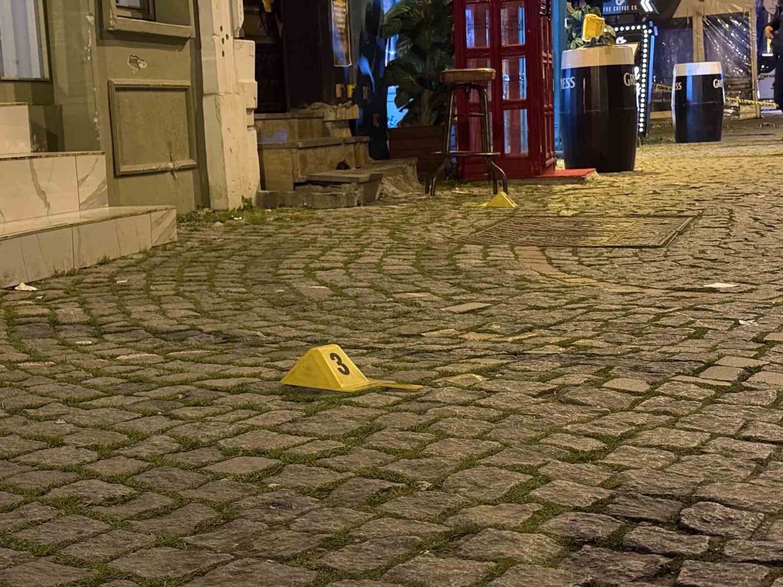 Eğlence mekanına silahlı saldırı: 2 ölü, 3 yaralı
