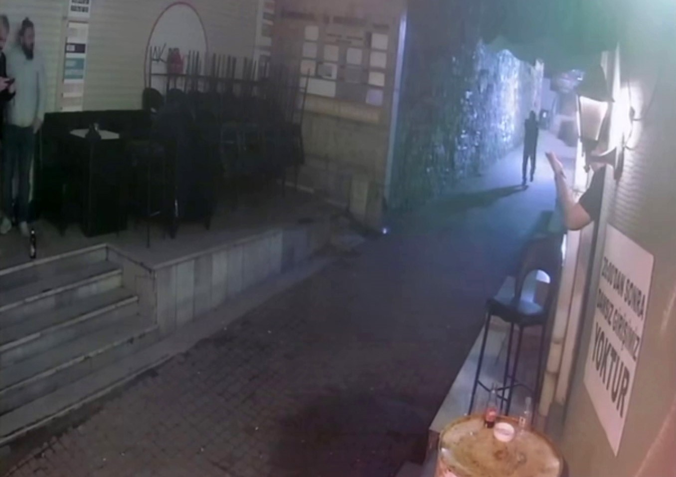 Eğlence mekanına silahlı saldırı: 2 yaralı
