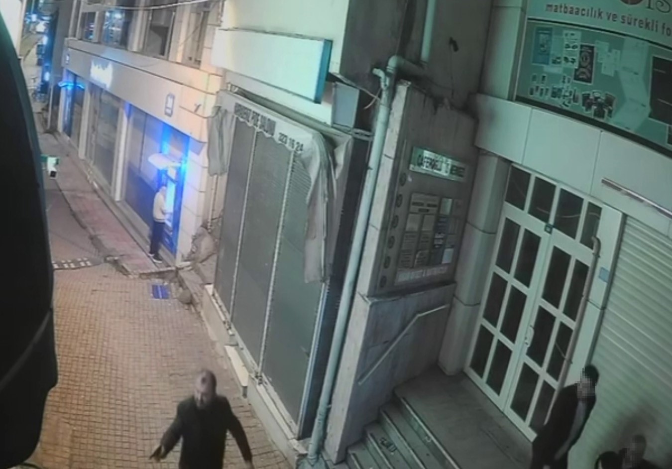 Eğlence mekanına silahlı saldırı: 2 yaralı
