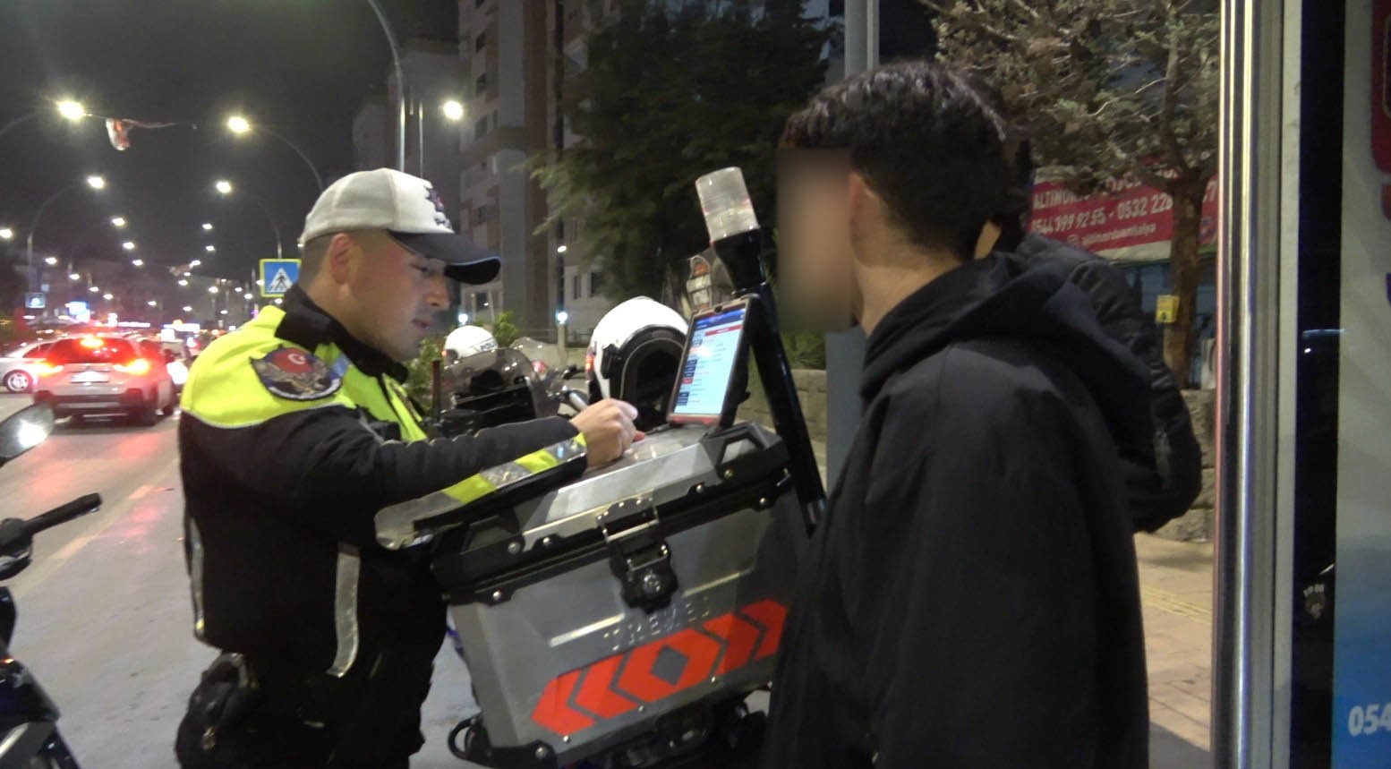 Ehliyet yetersizliği gerekçesiyle ceza yiyen üniversite öğrencisi: "Şu an duygu falan kalmadı bende, bu borcu nasıl ödeyeceğimi düşünüyorum"
