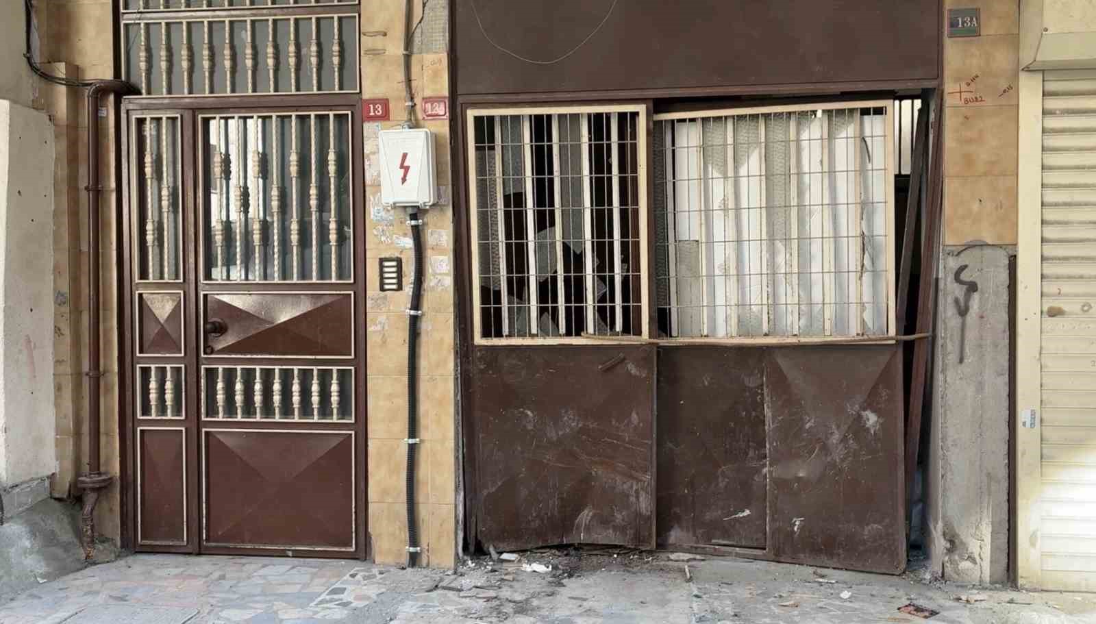 Ehliyetini ve otomobilini yeni alan sürücü depoya daldı
