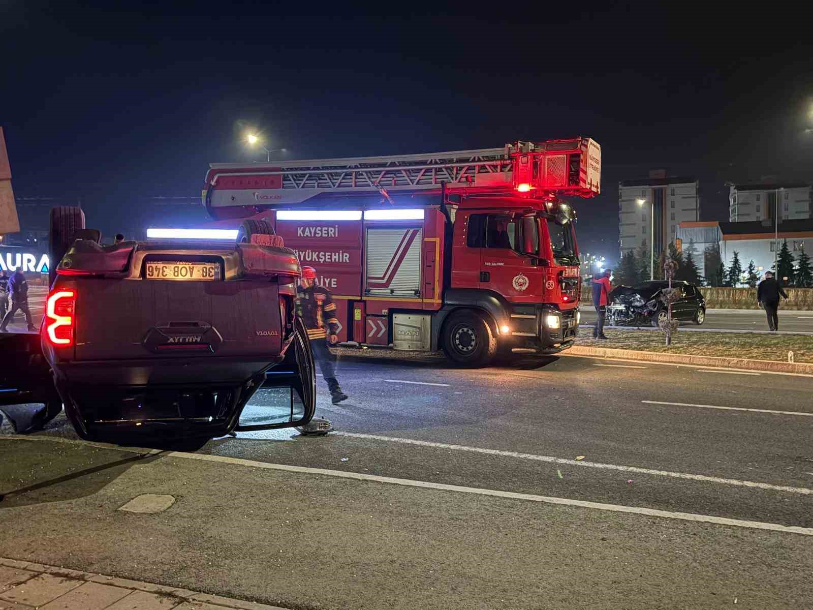 Ehliyetsiz sürücünün karıştığı kazada kamyonet takla attı: 2 yaralı
