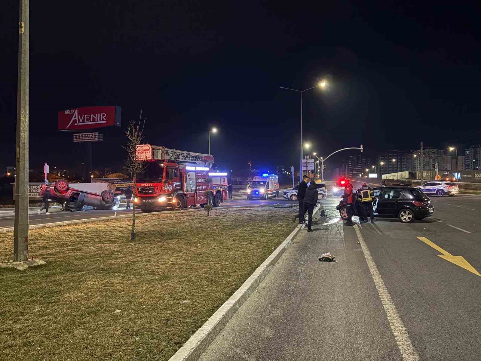 Ehliyetsiz sürücünün karıştığı kazada kamyonet takla attı: 2 yaralı
