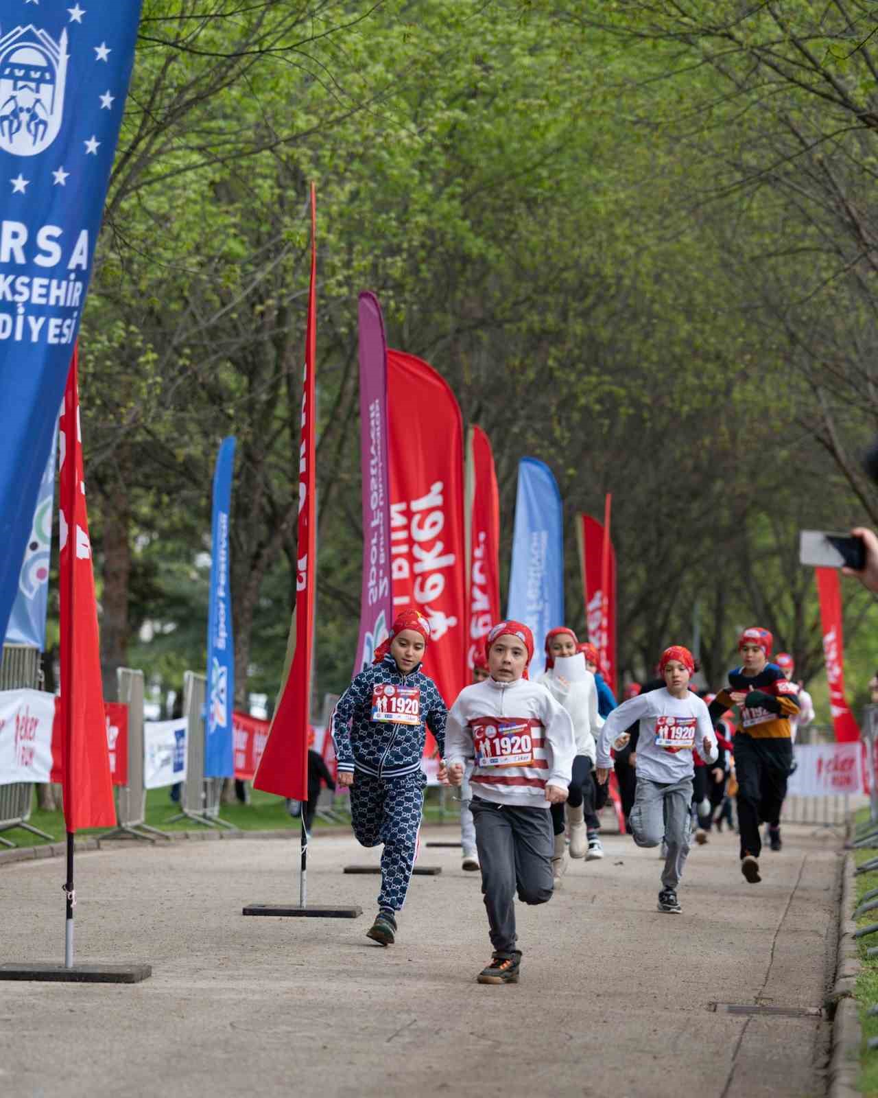 ‘Eker I Run 23 Nisan Çocuk Koşusu’ bayram sevincini sporla buluşturdu
