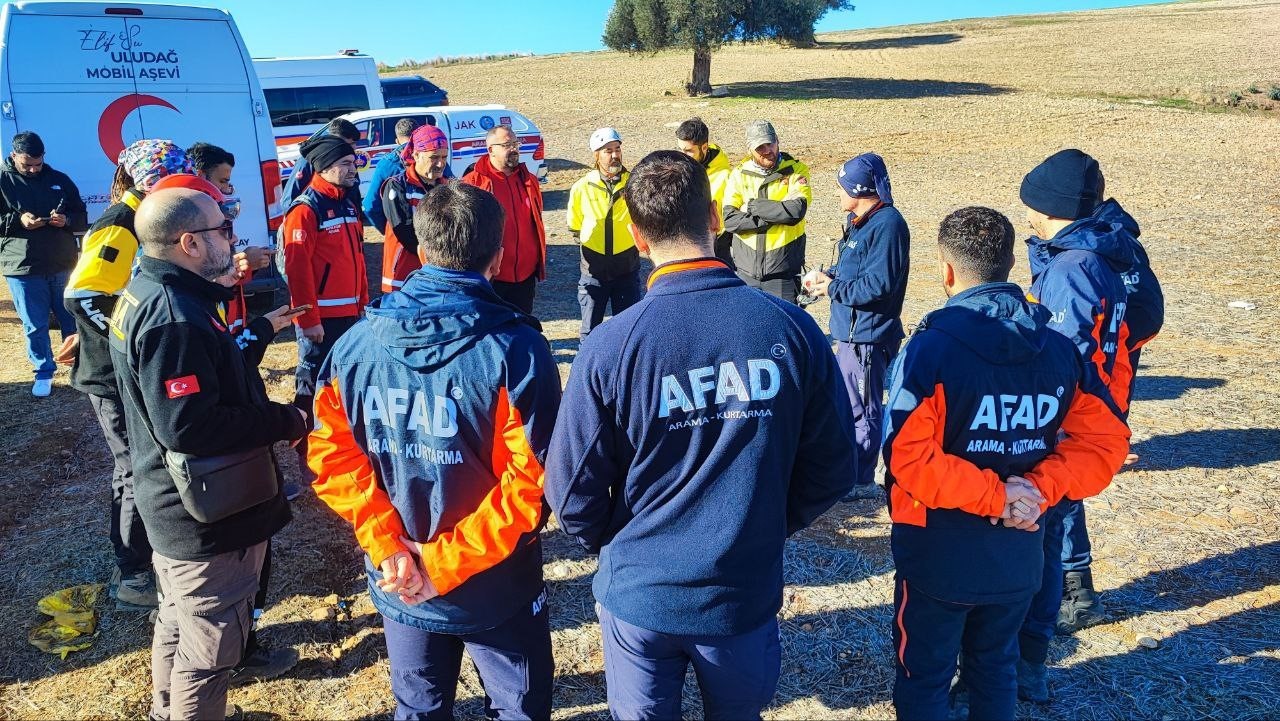 Ekipler 3 gündür arıyor, çantası bulundu henüz kendisine ulaşılamadı
