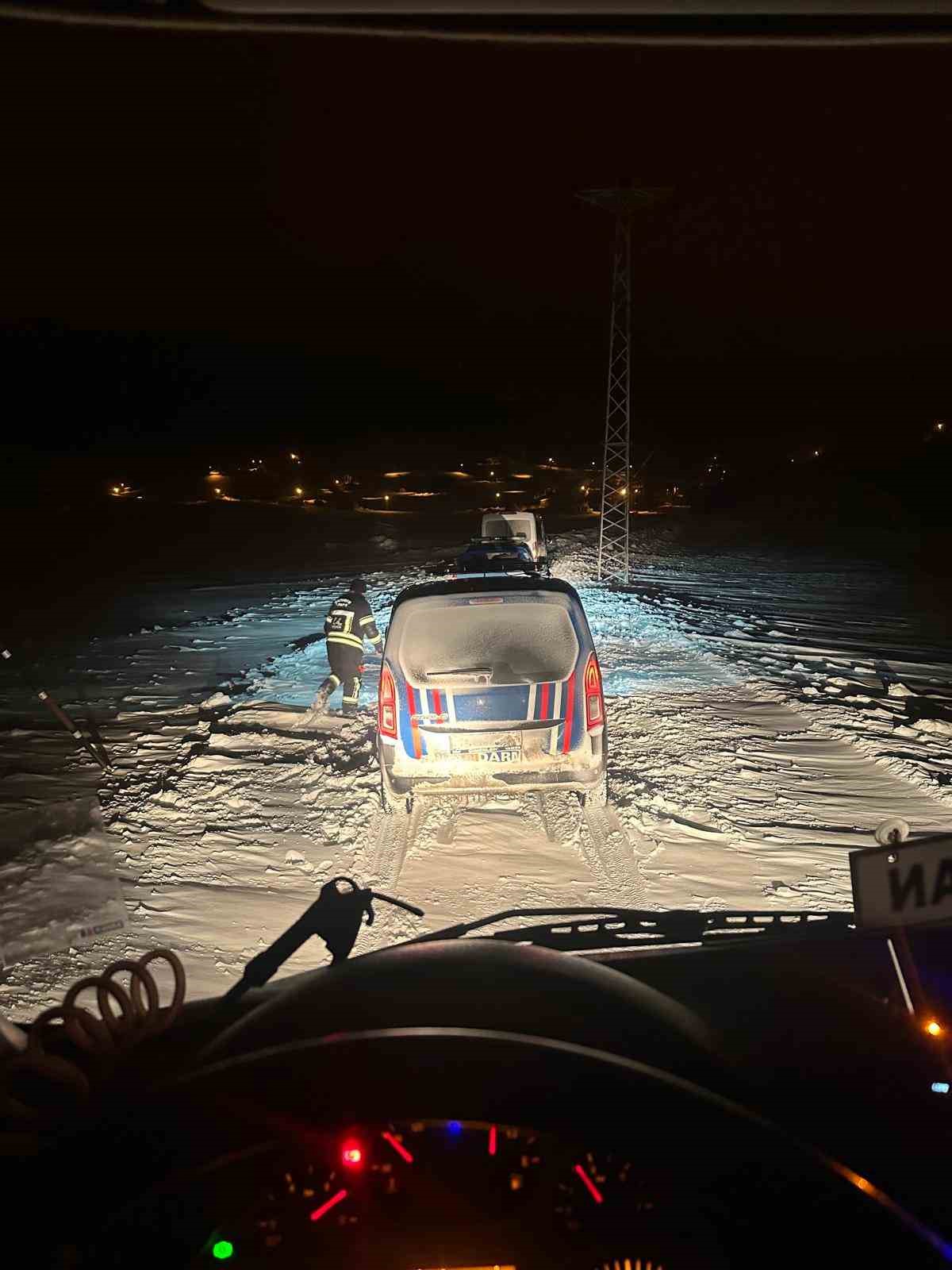 Ekipler bu kez itfaiye ekipleri için yol açtı
