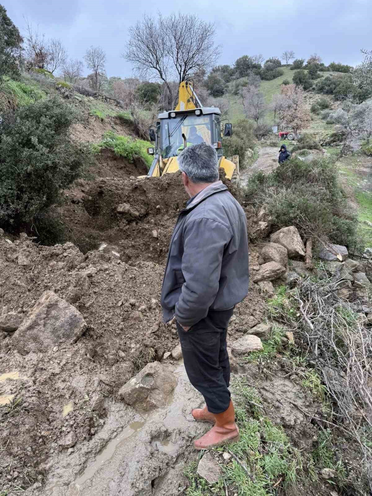 Ekipler sahaya indi, kapanan bahçe yolları açıldı
