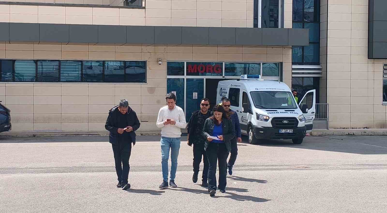 Ekmek almak için markete giden yaşlı adam çöp kamyonunun altında hayatını kaybetti
