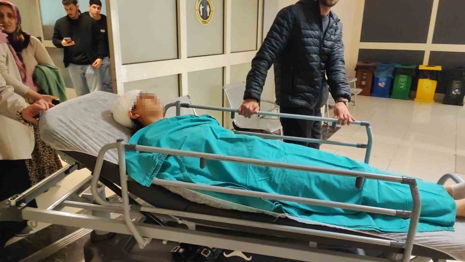 Ekmek almaya giderken sokak köpeklerinin saldırısına uğrayan genç kız yaralandı
