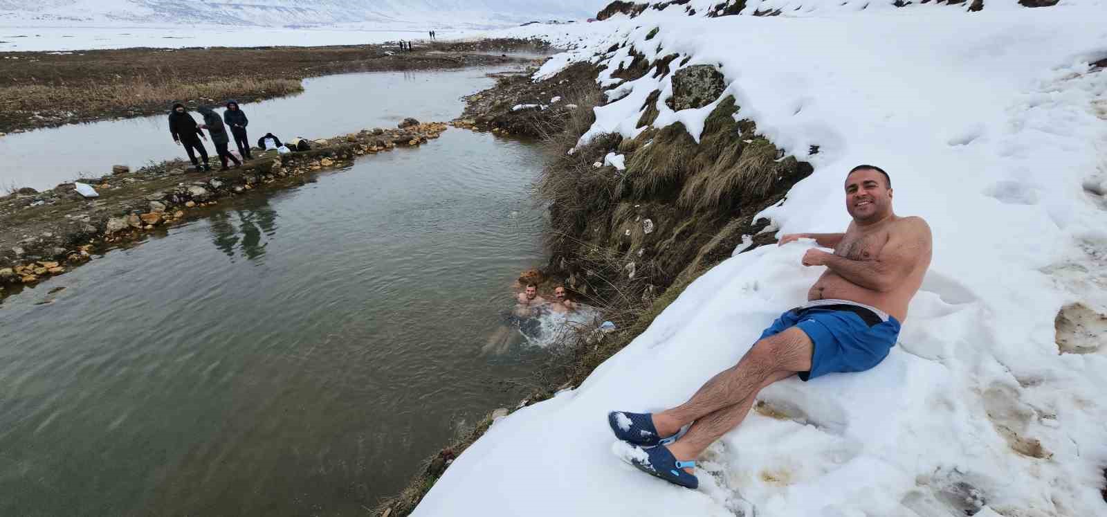 Eksi 25 derecede kaplıca keyfi
Eksi 25 derecede kaplıca keyfi