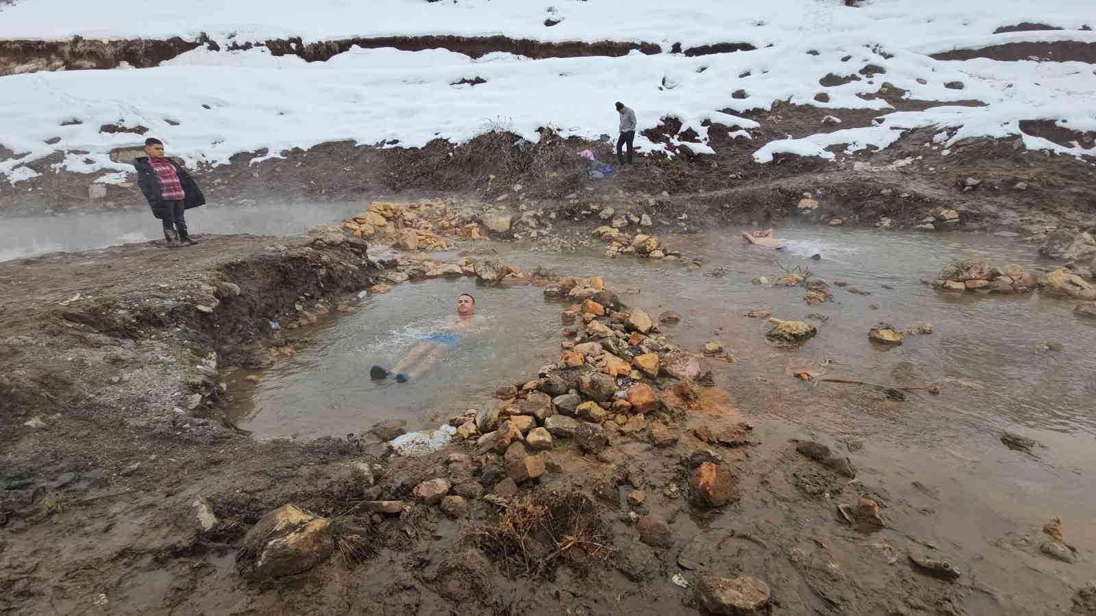 Eksi 25 derecede kaplıca keyfi
Eksi 25 derecede kaplıca keyfi