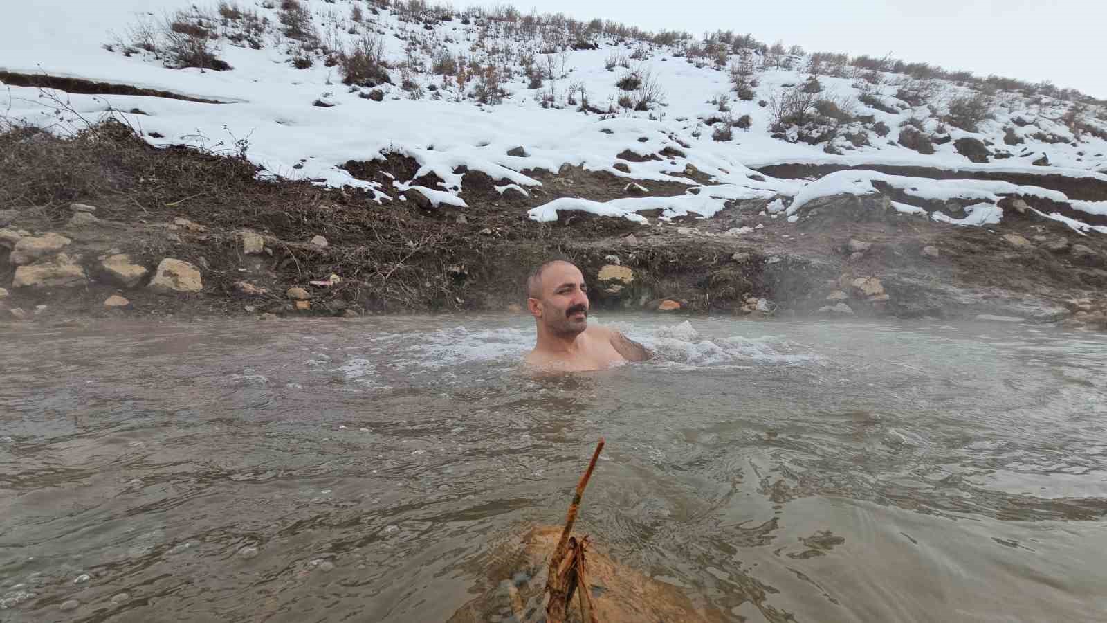 Eksi 25 derecede kaplıca keyfi
Eksi 25 derecede kaplıca keyfi