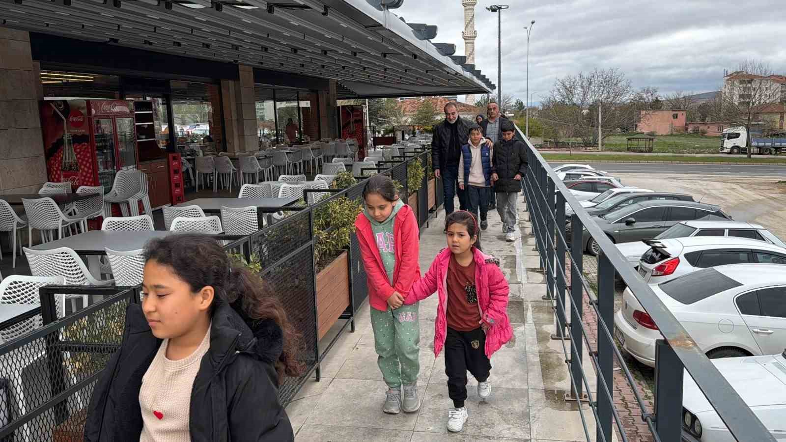 El arabasından eğlence merkezine: Çocuklara bayram hediyesi
