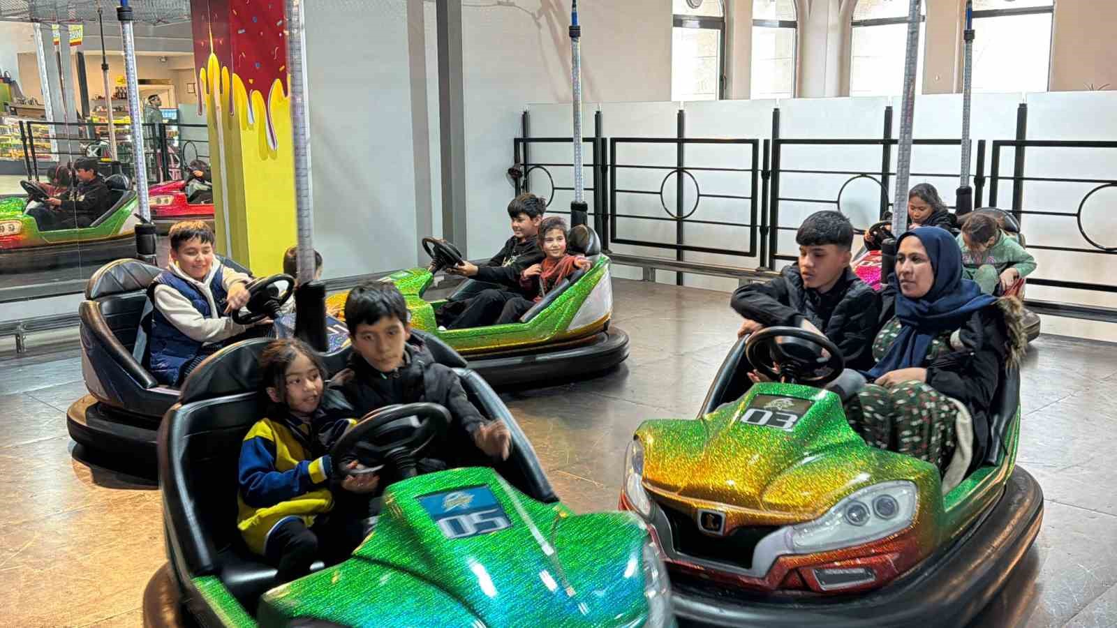 El arabasından eğlence merkezine: Çocuklara bayram hediyesi
