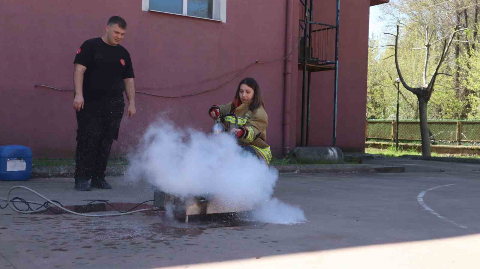 El sanatları merkezinde yangın tatbikatı
