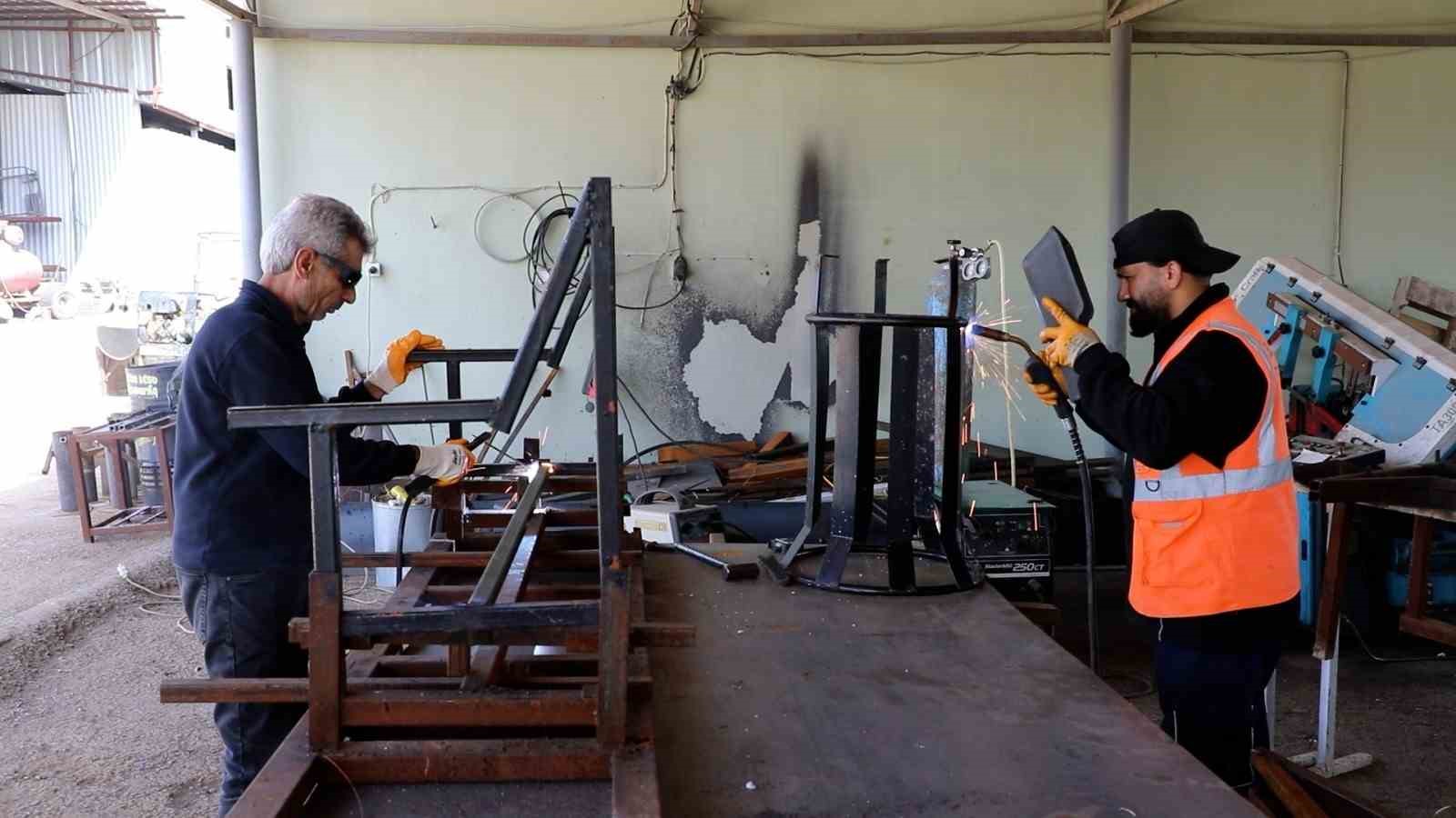 Elazığ Belediyesi atölyelerinde çalışmalar aralıksız sürüyor
