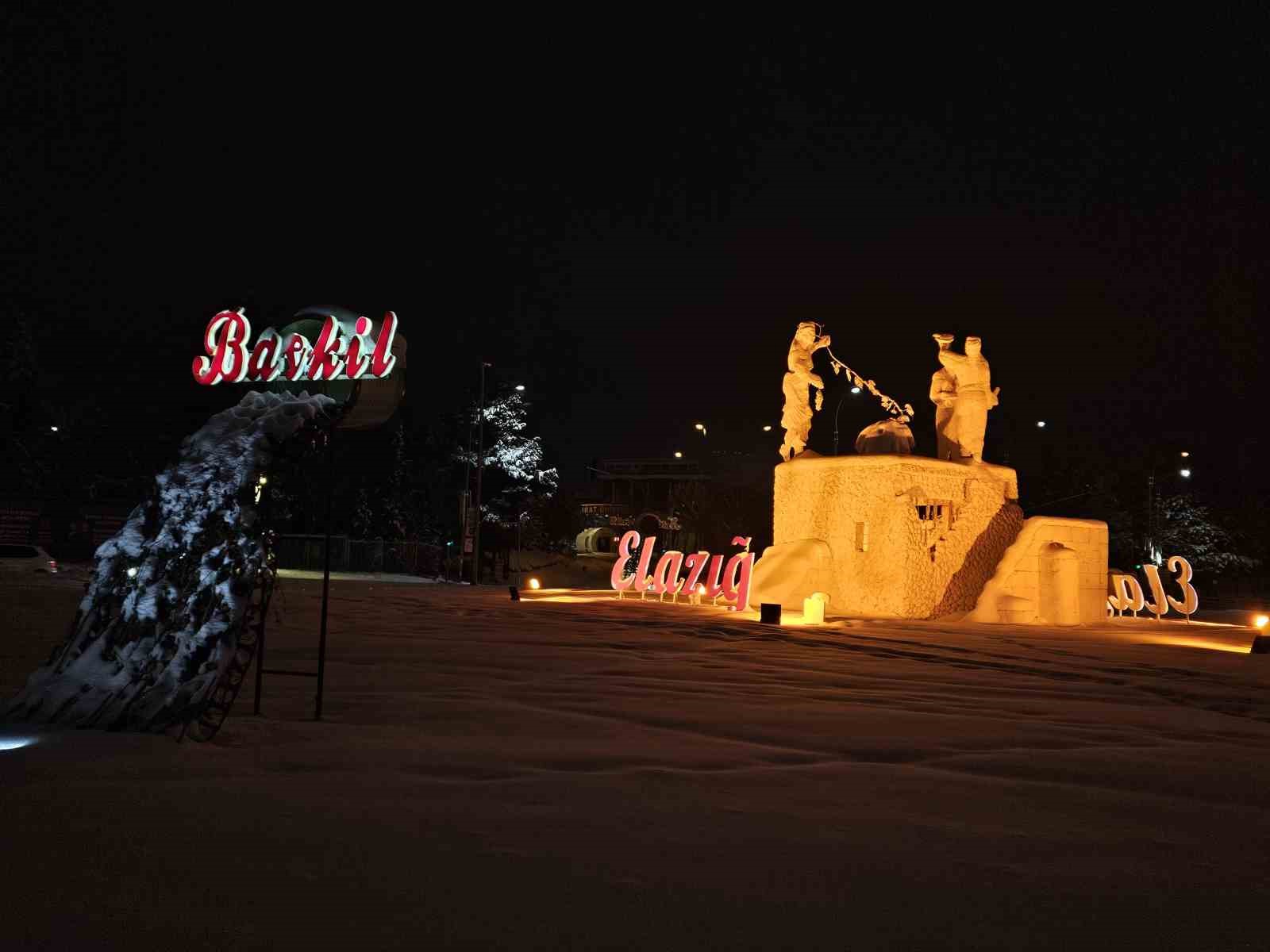 Elazığ Çaydaçıra Kavşağı’nda kar manzarası
