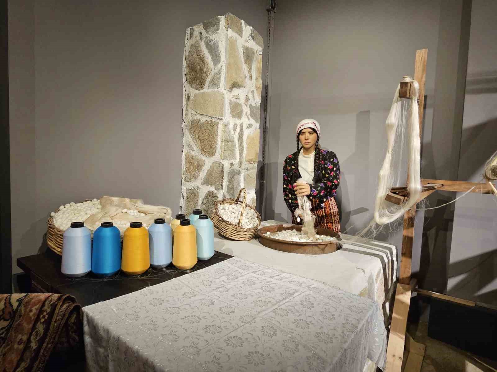 Elazığ Kent Müzesi’deki el işi ürünler geçmişe ışık tutuyor
