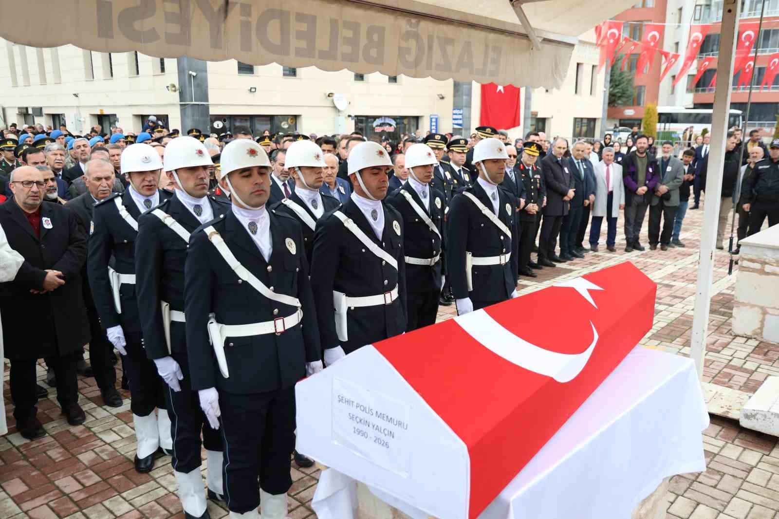 Elazığ şehidini son yolculuğuna uğurladı
