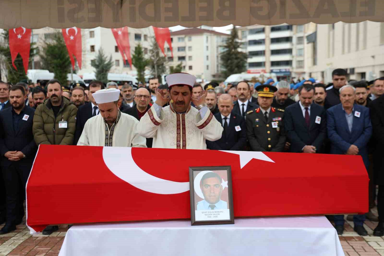 Elazığ şehidini son yolculuğuna uğurladı
