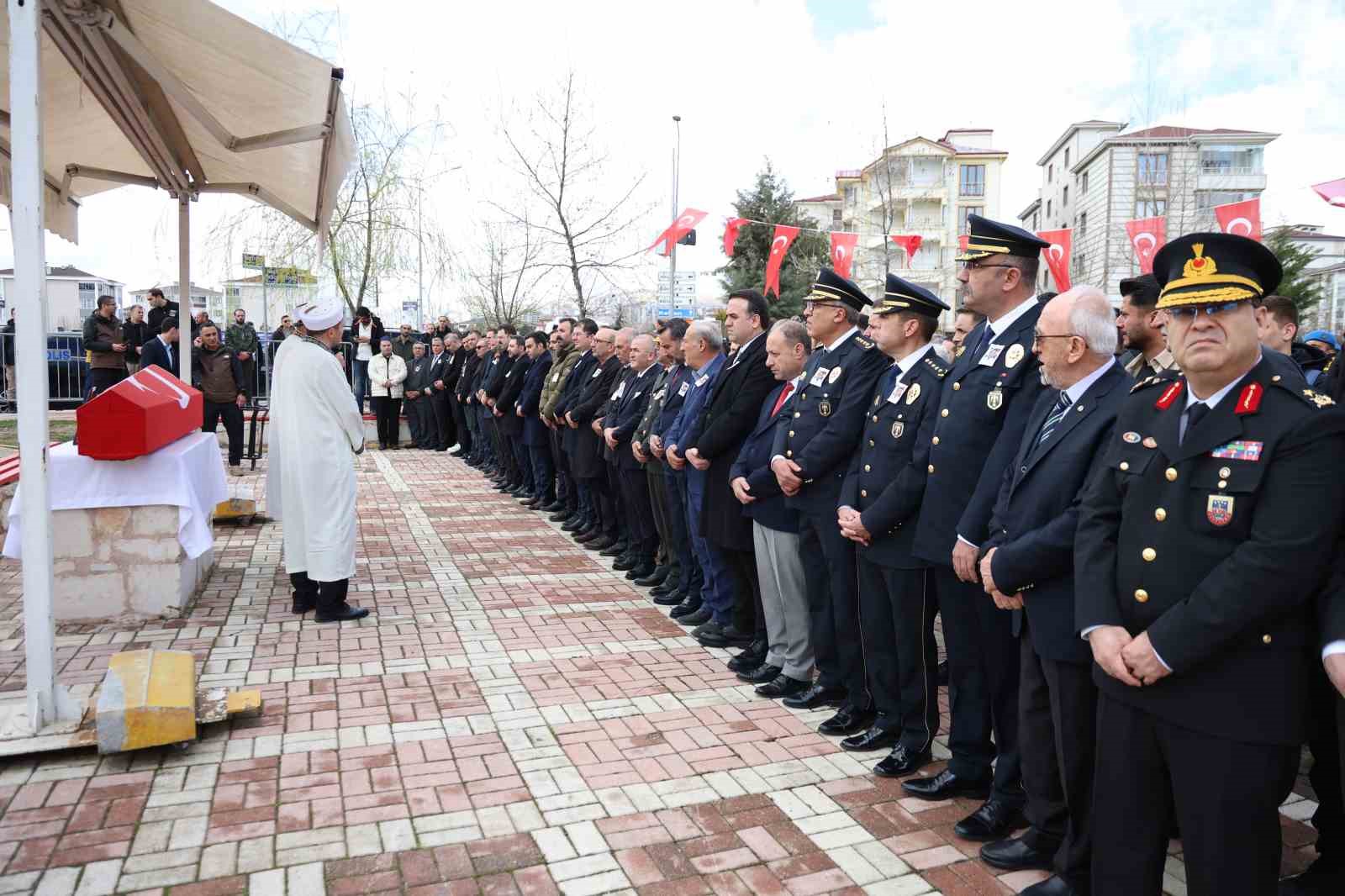 Elazığ şehidini son yolculuğuna uğurladı
