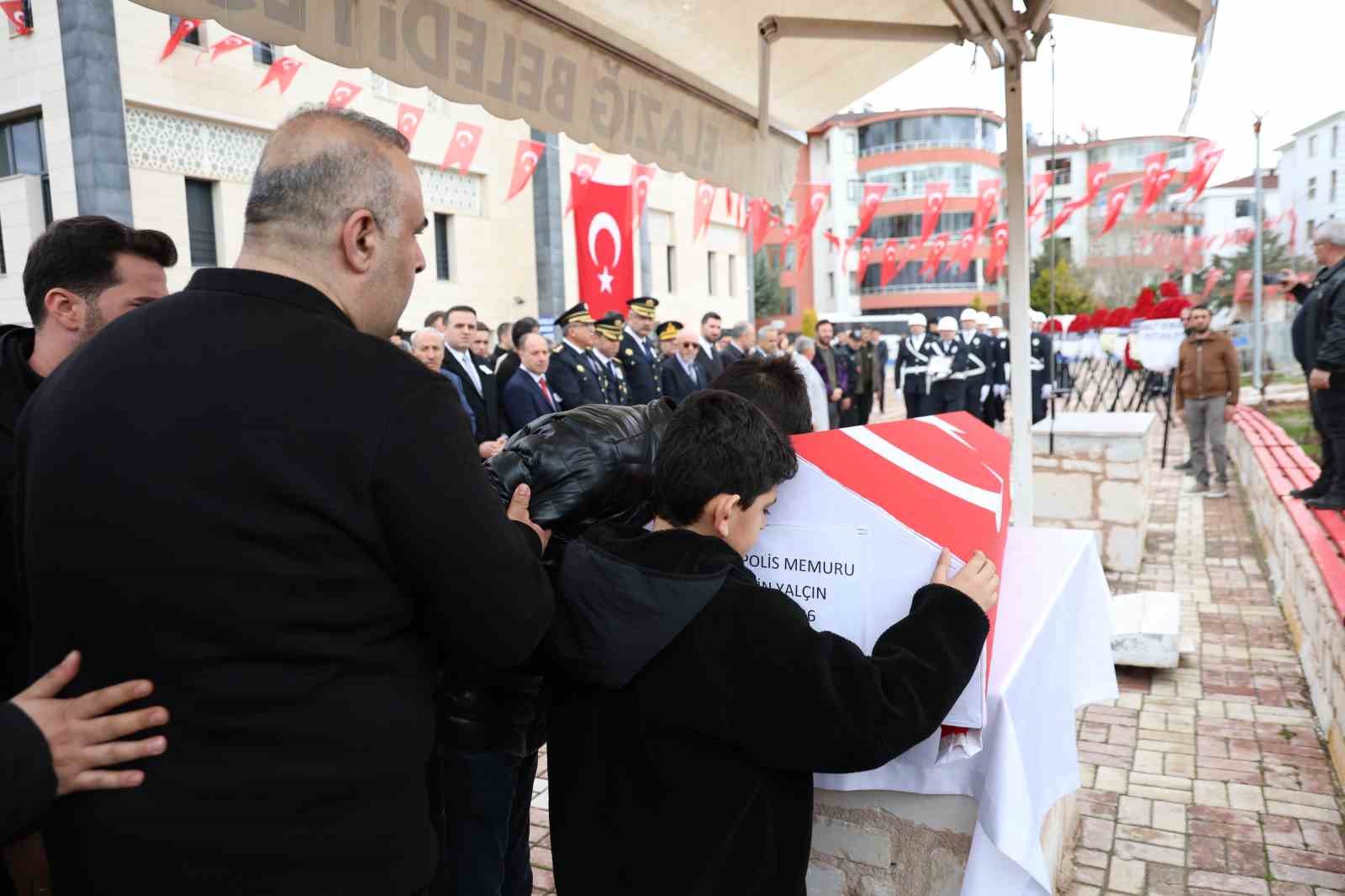 Elazığ şehidini son yolculuğuna uğurladı
