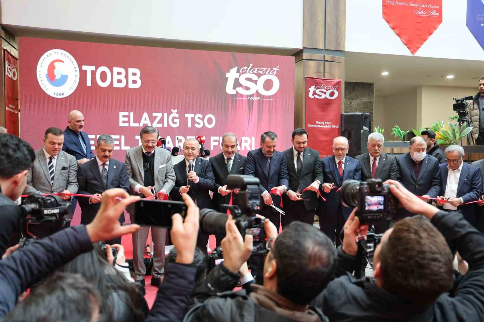 Elazığ TSO Genel Ticaret Fuarı kapılarını açtı
Elazığ TSO Genel Ticaret Fuarı kapılarını açtı