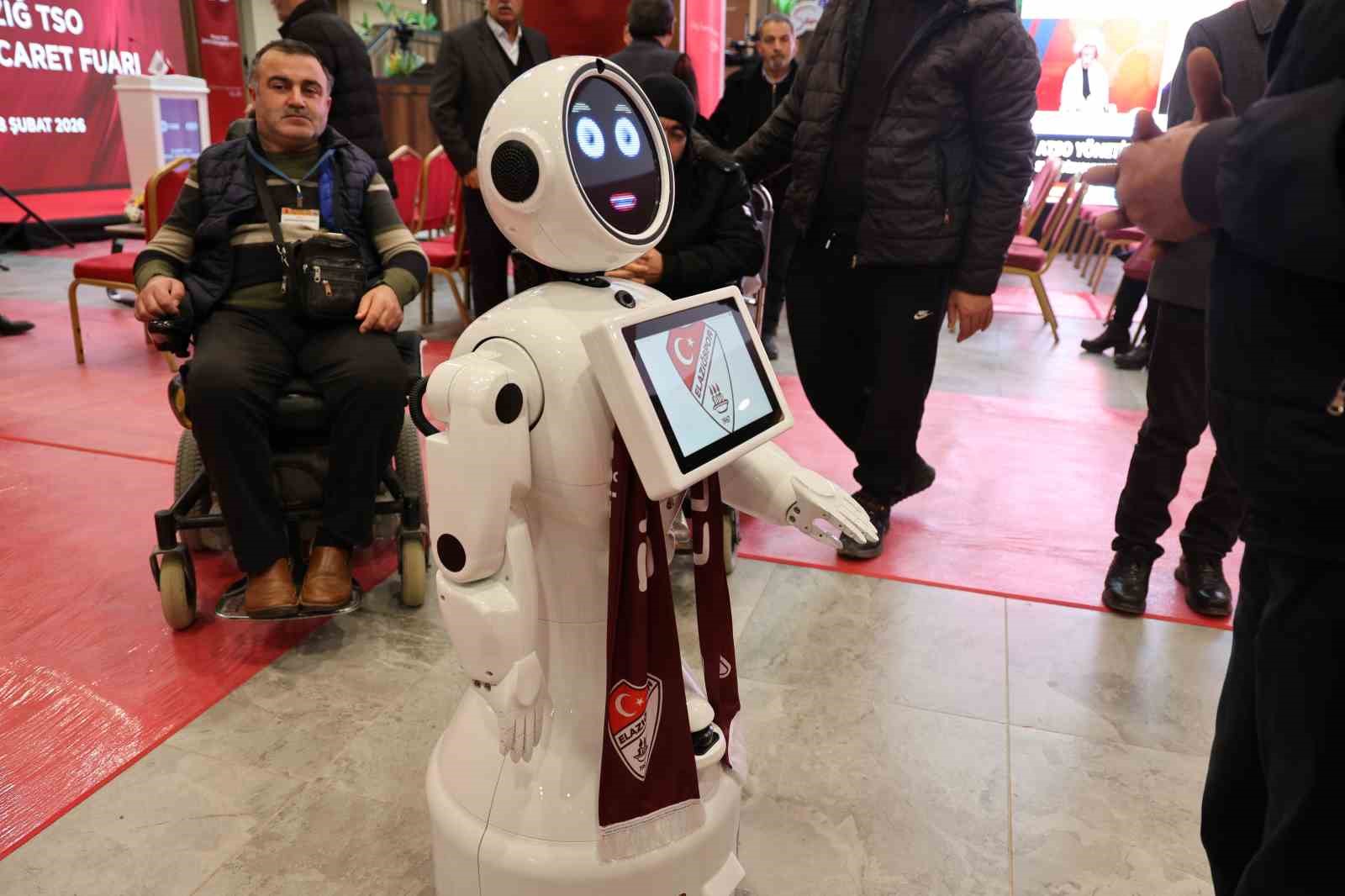 Elazığ TSO Genel Ticaret Fuarı kapılarını açtı
Elazığ TSO Genel Ticaret Fuarı kapılarını açtı