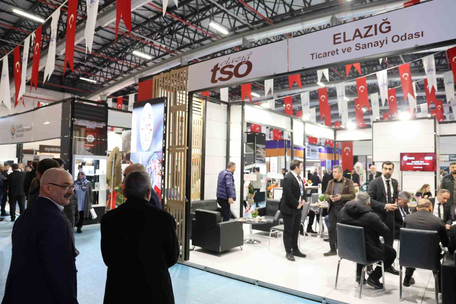 Elazığ TSO Genel Ticaret Fuarı kapılarını açtı
Elazığ TSO Genel Ticaret Fuarı kapılarını açtı