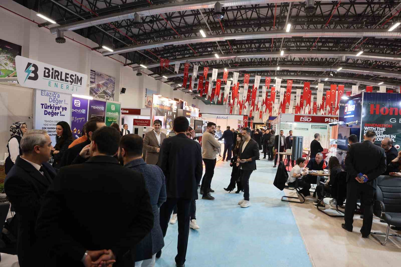 Elazığ TSO Genel Ticaret Fuarı kapılarını açtı
Elazığ TSO Genel Ticaret Fuarı kapılarını açtı