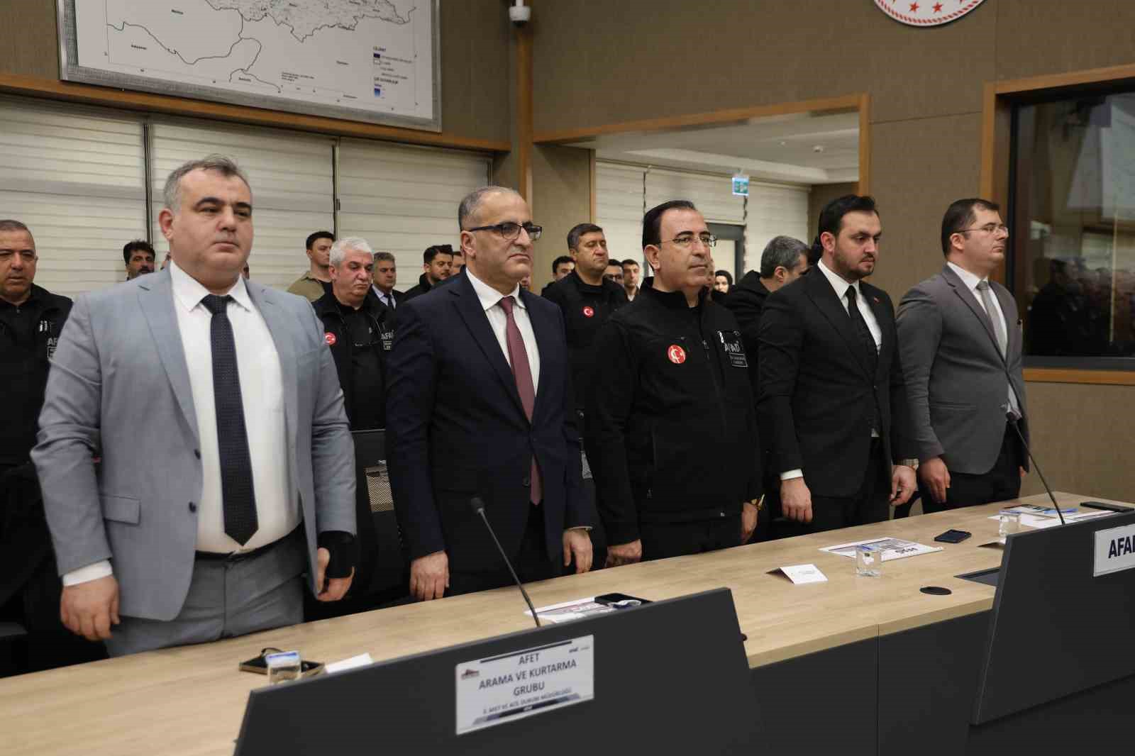 Elazığ Valisi Hatipoğlu: "Acının büyüklüğü karşısında dayanışmamız daha da büyüdü"
