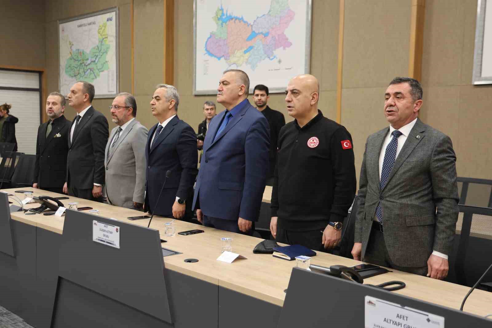 Elazığ Valisi Hatipoğlu: "Acının büyüklüğü karşısında dayanışmamız daha da büyüdü"
