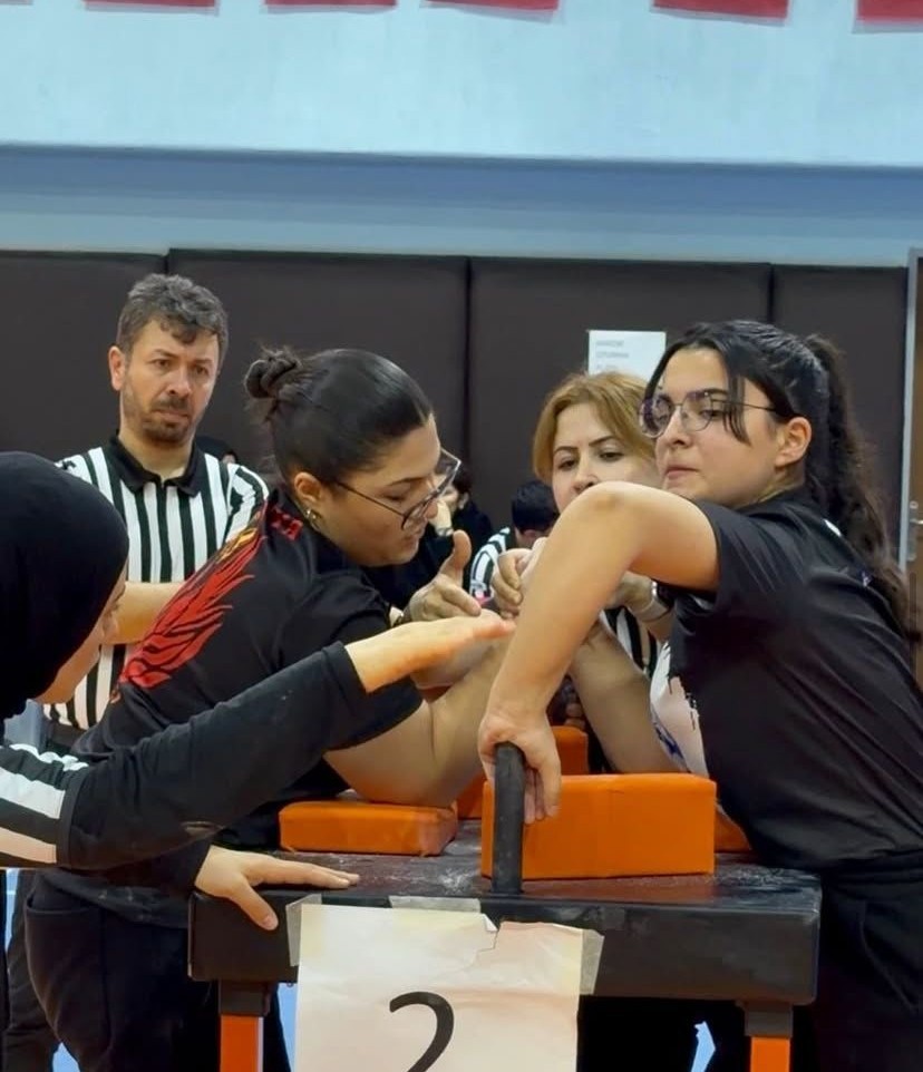 Elazığ’a bilek güreşinde 4 madalya
