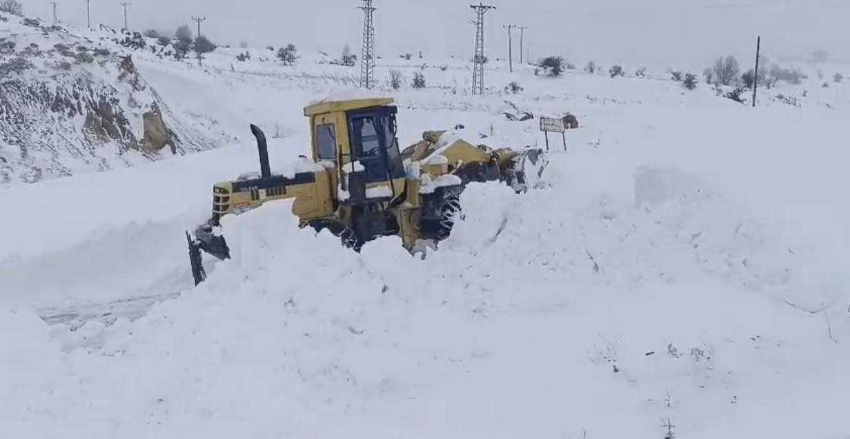 Elazığ’da 130 köy yolu açıldı,  207’sinde çalışmalar sürüyor
