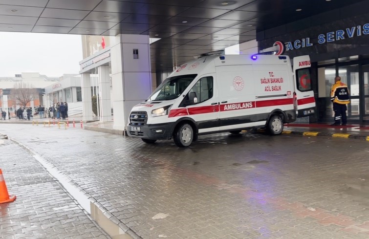 Elazığ’da 15’inci kattan kendini boşluğa bırakan genç hayatını kaybetti
