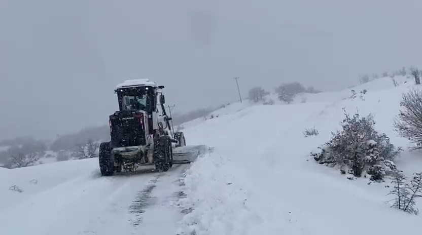 Elazığ’da 181 köy yolu açıldı, 365’inde çalışmalar sürüyor
