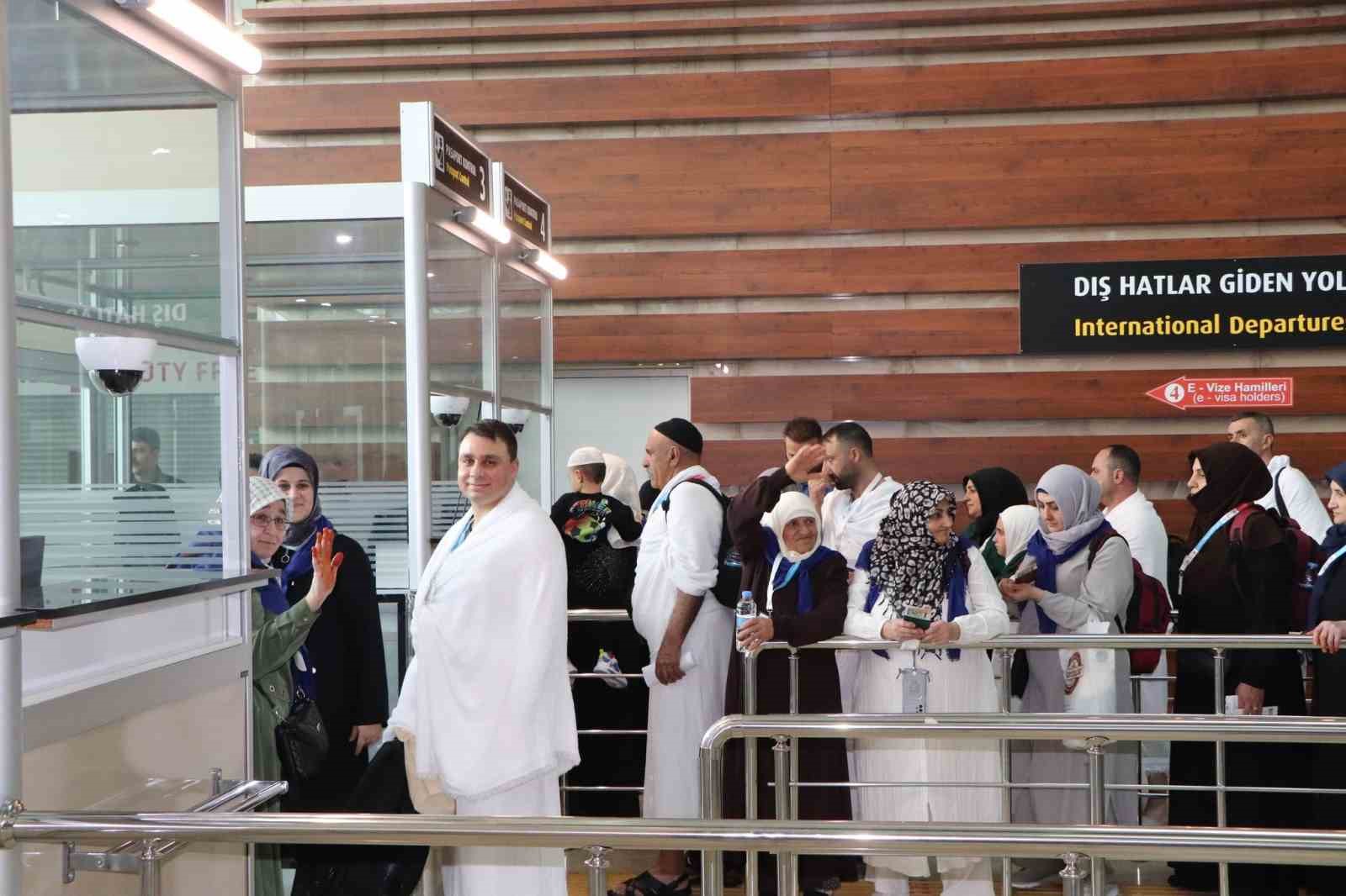 Elazığ’da 206 kişi umreye uğurlandı
