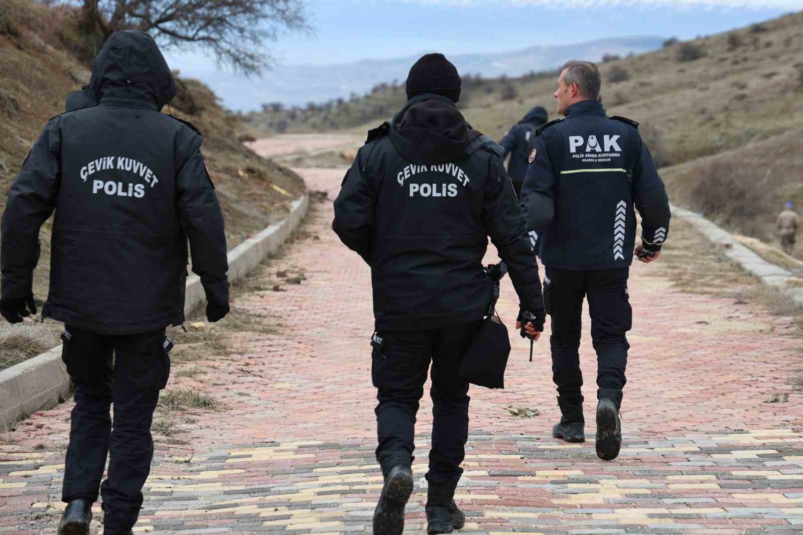 Elazığ’da 5 gündür kayıp olan yaşlı adam için 100 kişilik ekip sahada
